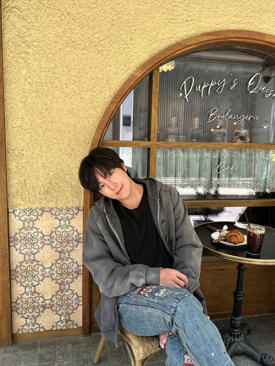 Kkorepo's tweet photo. #チャン・グンソク、座ってるだけでグラビア…さわやかな日常（動画あり） 
🔗https://t.co/RdrDgau5CP https://t.co/qFG3ctwAnz