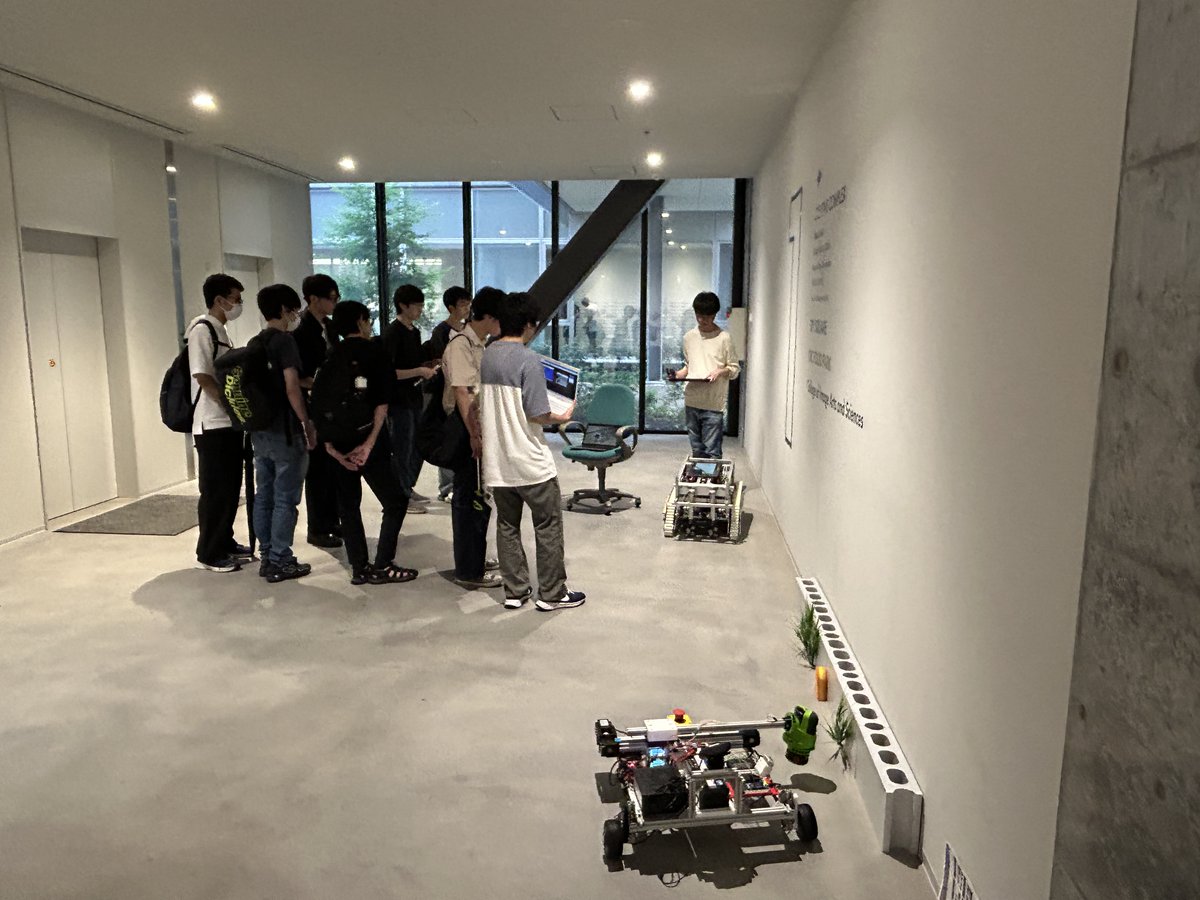 6/23と6/25にH棟1階で実世界情報コースのコース紹介が行われ、李研も出展しました！
空間知能化やロボットに関するデモを通して、研究の一端を体験してもらいました🦾

立ち寄ってくれた1回生の皆さん、ありがとうございました！🙌
実世界情報コースに少しでも興味を持ってもらえていたら嬉しいです😊