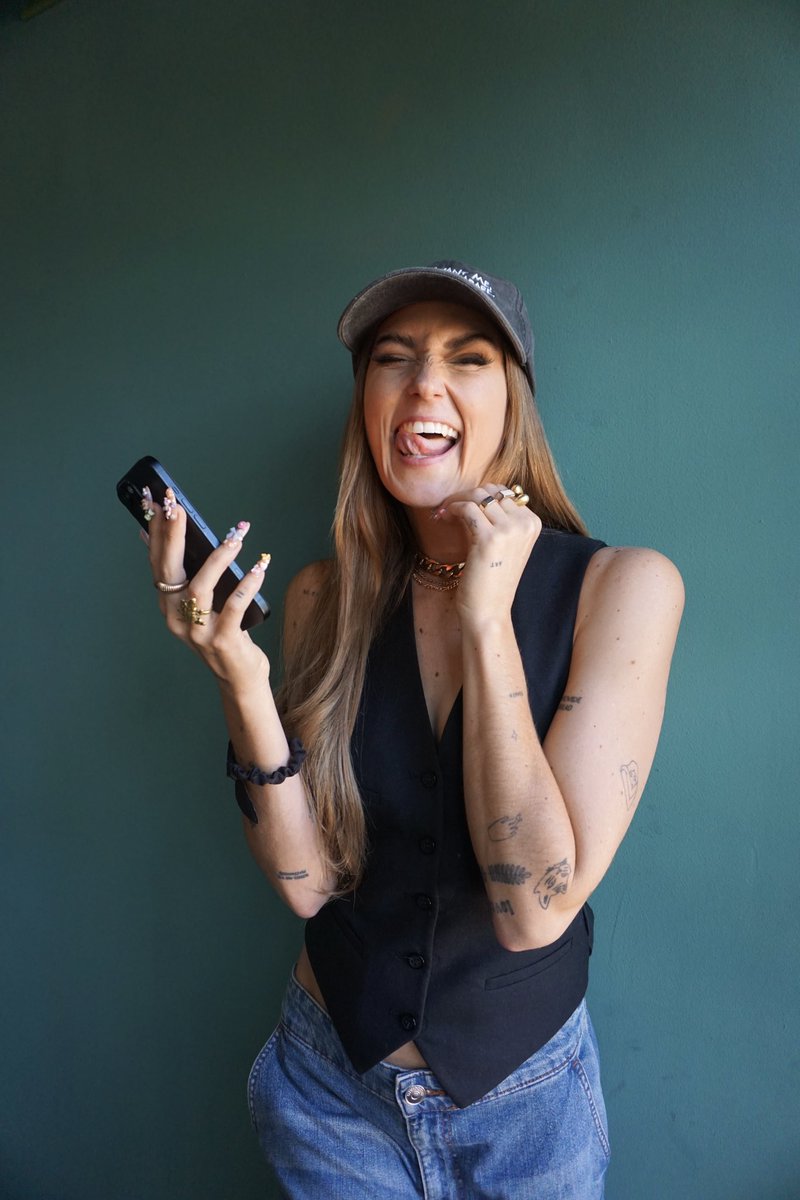 gemmamusic_'s tweet photo. The Clicksendnow app is making waves in my day to day life! I can send money to South Africa and cash out or top up a card with ease. With a built-in currency converter and no hidden fees, I know exactly what I’m spending! #Clicksendnow #SendToday #ChangeTomorrow https://t.co/d0HMhyCX1k