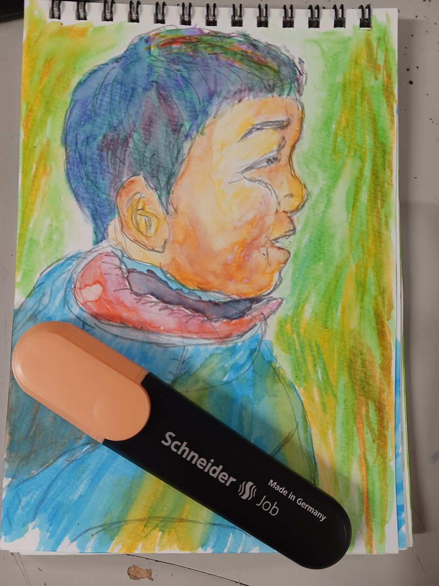 GEETEXKATO's tweet photo. シュナイダー蛍光マーカー「JOB」12色を使って、息子の顔を描いてみました。

本人のひと言：「全然似てない！」

まだまだ修行が���りません…。頑張ります！

🔸No.10
🔸経験値：10枚
🔸所要時間：20分　　
#シュナイダー　＃イラスト　＃蛍光マーカー　＃文具　#お絵描き初心者 https://t.co/P140vl96Hw