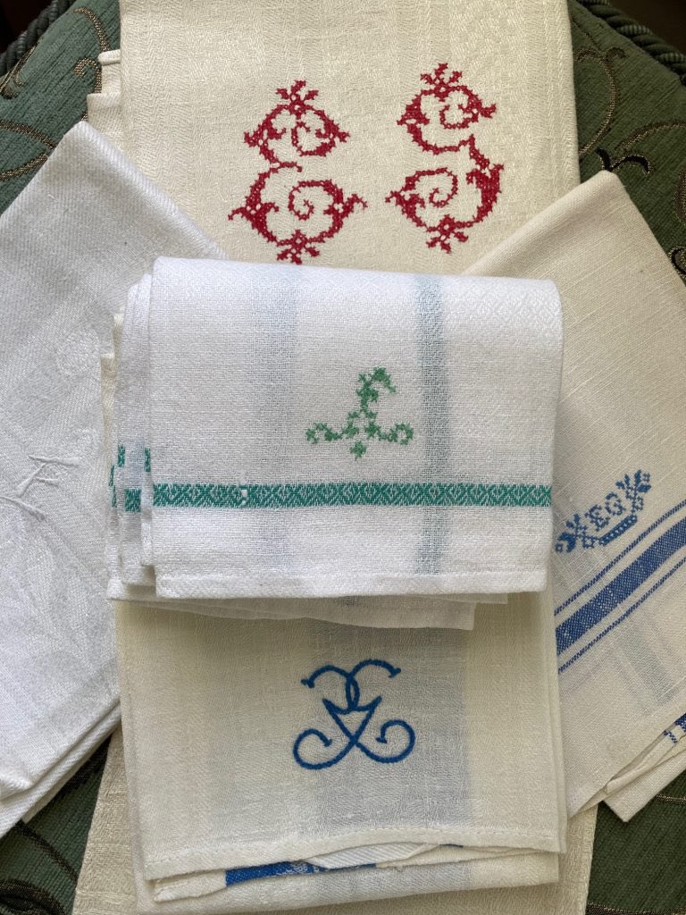 Christina Courtenay (@piaccourtenay) on Twitter photo On the <a href="/WordWenches8/">Word Wenches</a> today I’m feeling nostalgic for old traditions to do with weddings and dowries. Does anyone collect items for a bridal chest anymore?
wordwenches.com/the-bridal-che… On the <a href="/WordWenches8/">Word Wenches</a> today I’m feeling nostalgic for old traditions to do with weddings and dowries. Does anyone collect items for a bridal chest anymore?
wordwenches.com/the-bridal-che…