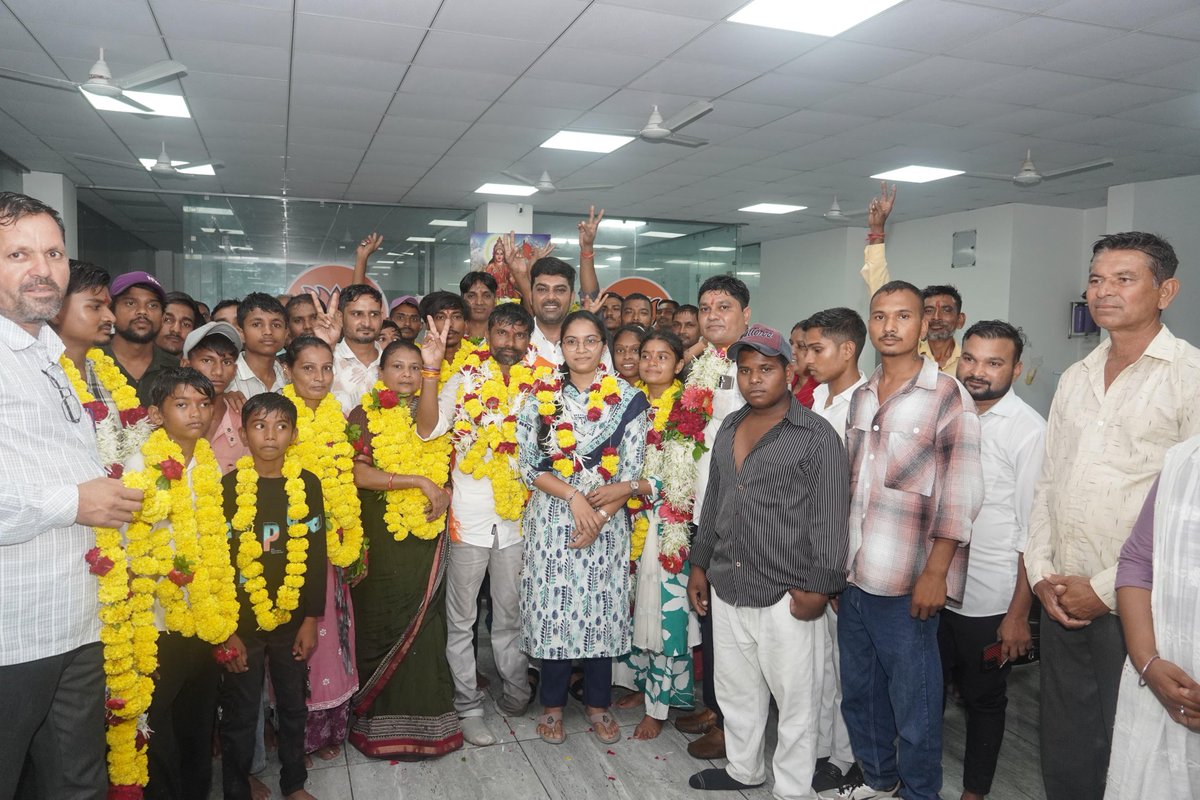 AjitKParikh1's tweet image. ગ્રામ પંચાયતની ચૂંટણીમાં પાટણા ગામના સરપંચ તરીકે શ્રી સંજયભાઈ વસાવા અને તમામ નવા ચૂંટાયેલા સભ્યોને હાર્દિક અભિનંદન!

આપણા ગામના વિકાસ અને સમૃદ્ધિ માટે આપ સૌના નેતૃત્વ હેઠળ નવી સફળતાઓ મળે તેવી શુભકામનાઓ.

#BJP4IND #bjpgujarat #bjpnarmada