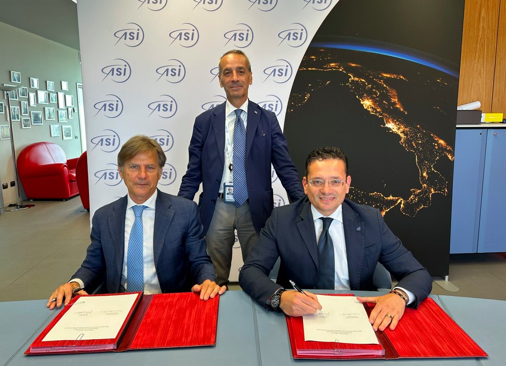 Miami Scientific Italian Community (@miami_sic) on Twitter photo 🇮🇹 in 🇺🇸
Oracle: Italian Project for Oxygen Extraction from Lunar Regolith Takes Off. <a href="/ASI_spazio/">Agenzia Spaziale ITA</a> President Teodoro Valente : With this project, we are strengthening a key technology that consolidates Italy’s role in the space sector.
👉 miamisic.org/oracle-italian… 🇮🇹 in 🇺🇸
Oracle: Italian Project for Oxygen Extraction from Lunar Regolith Takes Off. <a href="/ASI_spazio/">Agenzia Spaziale ITA</a> President Teodoro Valente : With this project, we are strengthening a key technology that consolidates Italy’s role in the space sector.
👉 miamisic.org/oracle-italian…