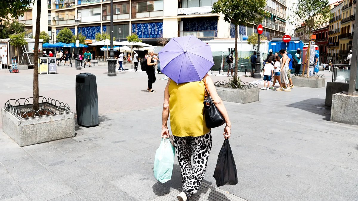 Limitada efectividad de las campañas de prevención contra el calor. La movilidad peatonal entre las personas mayores solo disminuyó un 7,3% durante las horas más calurosas en la ola de calor con alta mortalidad 2022 en Madrid mdpi.com/2413-8851/9/7/…