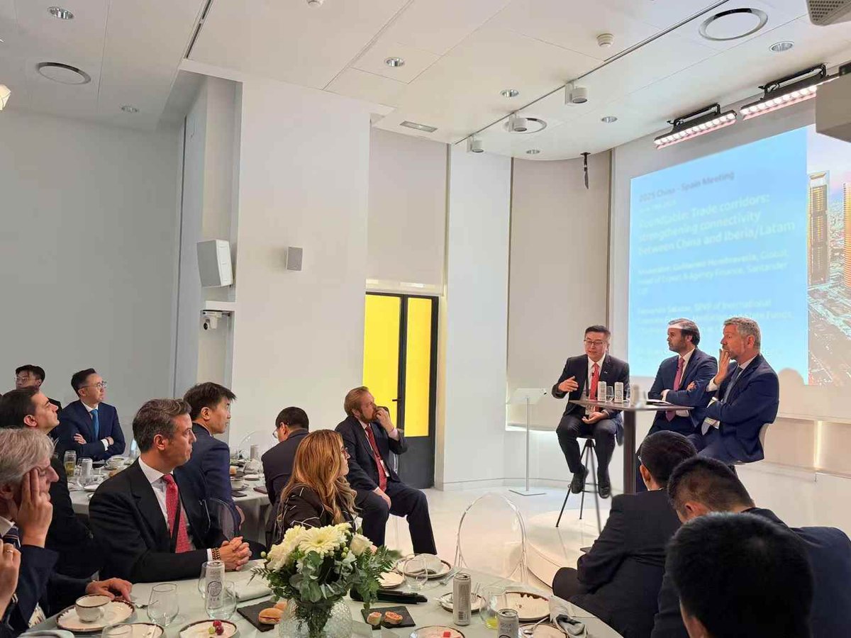 brianxpeng's tweet image. Italy ✈️ Spain
Thanks @M31_Capital for arranging this trip. It was a pleasure to join Spanish government and industry leaders for an engaging tour and discussion on the potential of smarter and more sustainable mobility.
Spain's commitment to green energy policies, and its…