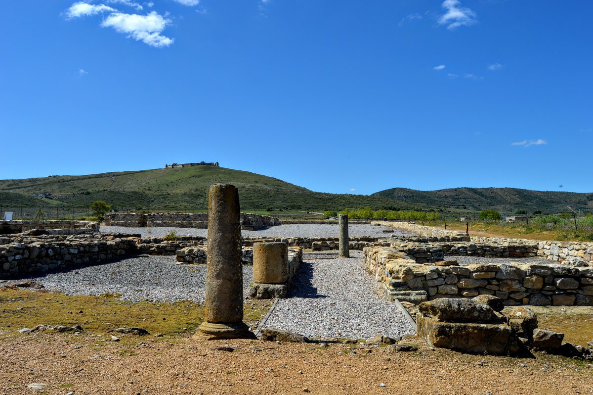 🧱 Entre olivos y memoria, las ruinas de Regina (Badajoz) nos recuerdan que el patrimonio rural es clave para el desarrollo sostenible. Conservarlo es sembrar futuro, identidad y cultura.
📍 Casas de Reina
#Patrimonio #DesarrolloRural #EconomíaSocial