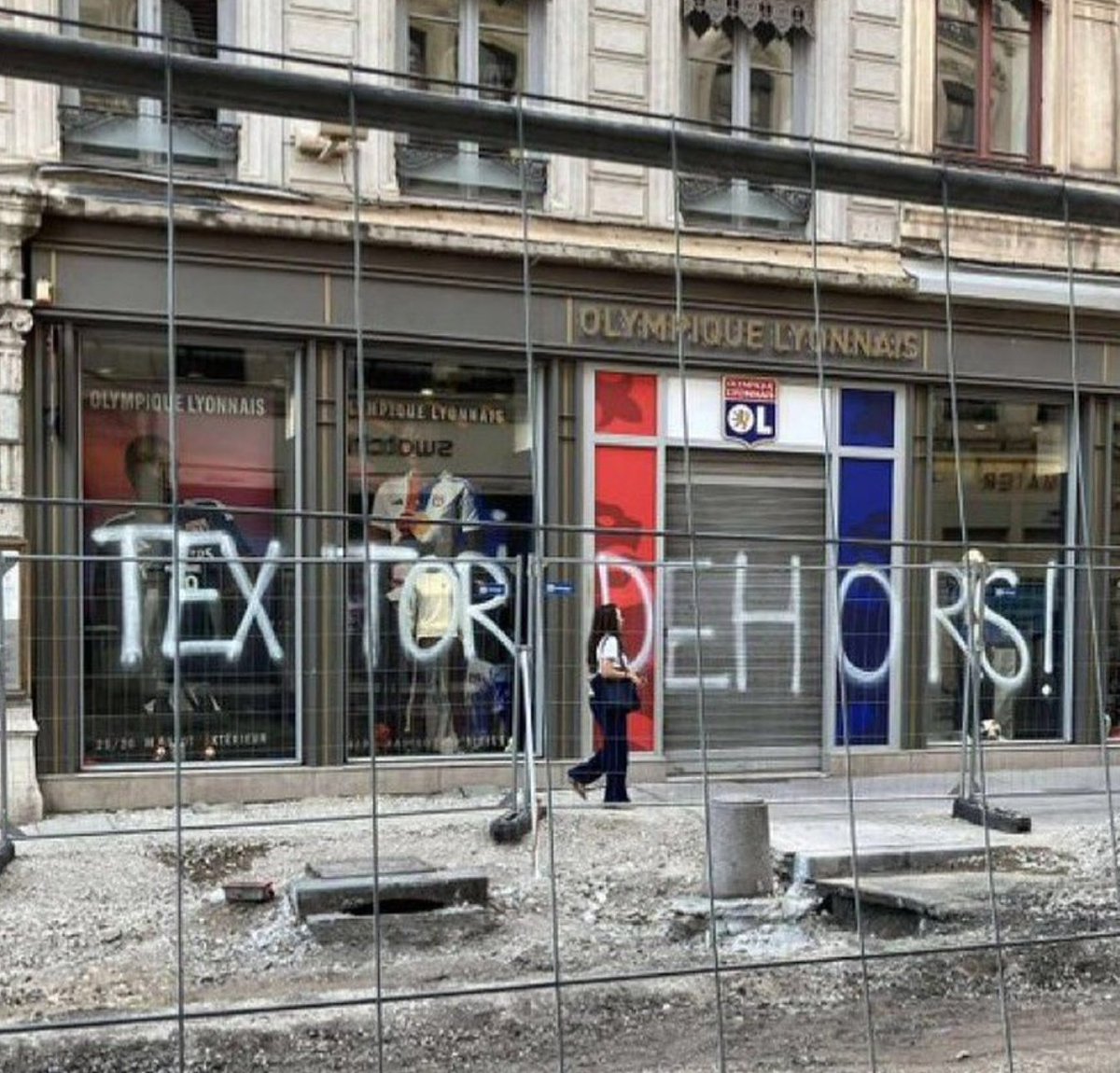 La boutique du Club a été taguée.