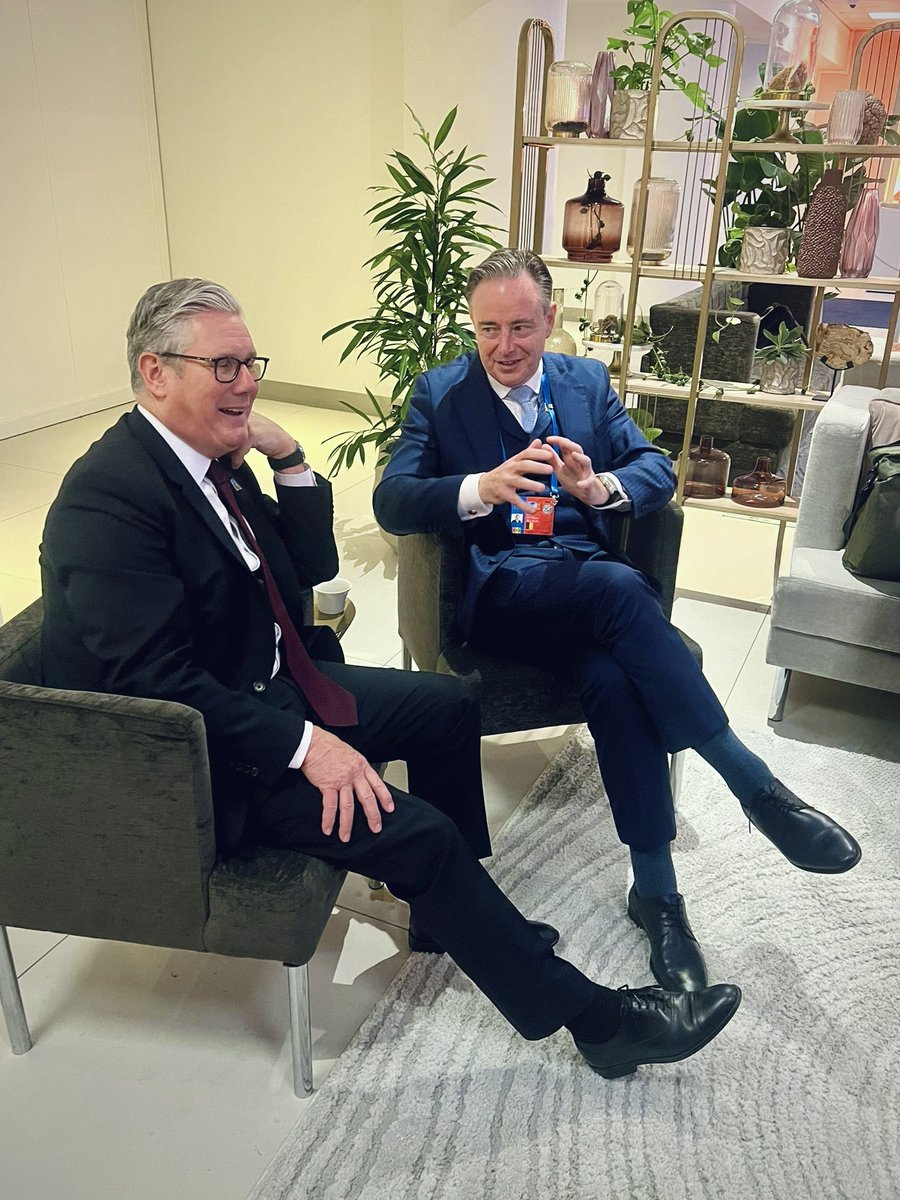 Bart_DeWever's tweet image. Had a good conversation with the Prime Minister of the United Kingdom, Sir @Keir_Starmer. I talked with our trusted neighbour on how to work together to enhance Euro-Atlantic security and promote bilateral relations. United by our strong economic ties, shared history and common…