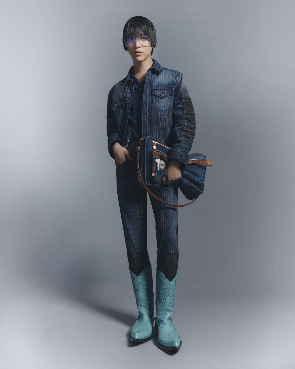 acnestudios's tweet image. Introducing Acne Studios SS26 Menswear collection.
Codes of masculinity through an eclectic, spontaneous lens. The collection invites an intuitive and instinctive way of dressing.
Photographer: Teresa Ciocia
Stylist: Léopold Duchemin
Makeup: Regina Tornwall
Hair: Tom Wright