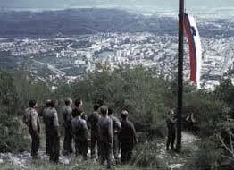 Pred 34 leti smo razglasili Samostojno Slovenijo 🇸🇮, prvič in edinkokrat v zgodovini dobili in ubranili svojo lastno državo. 

Žal se Slovenija danes ne upravlja v skladu z vrednotami, na katerih je bila zgrajena, ampak po zamislih teh, ki jim samostojna Slovenija ni bila nikoli