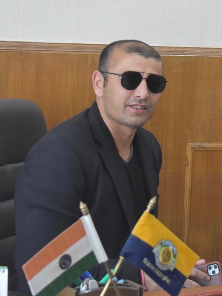 हमारे खिलाफ सबूत रखने का कोई फ़ायदा नहीं !
मैं अपनी बोली हुई बात दुबारा भी बोल सकता हूं l