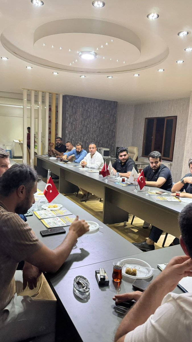 sumder6363's tweet photo. Şanlıurfa Müteahhitler Derneği Başkan’ı @ASIKLIMUSTAFA ve yönetim kurulu olarak Şanlıurfa @sumder gençlik platformu ilk toplantısını gerçekleşti hayırlı uğurlu olsun @sumder6363 https://t.co/0taYm11mE1
