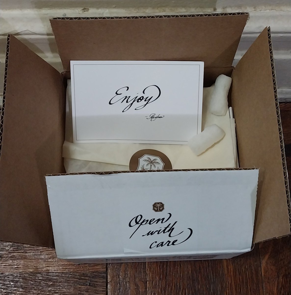 PSA: #MeghanMarkle and I are besties now ok? See the handwritten notes she sent me?! 😬 #AsEverOfficial