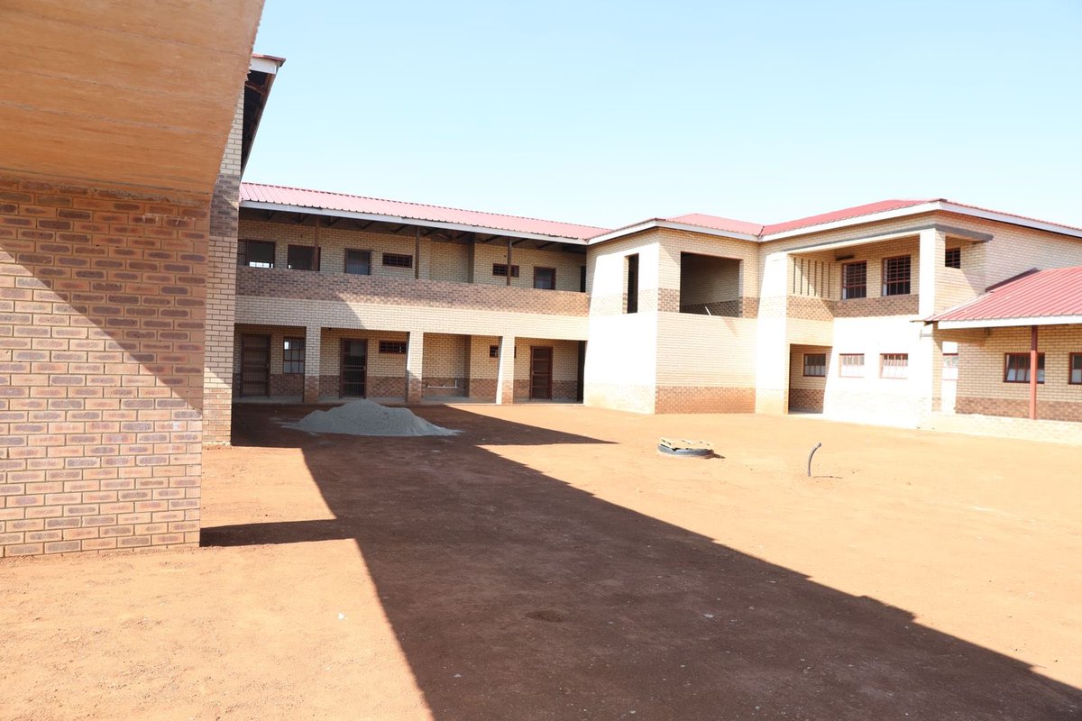 GPDID's tweet photo. 🚧 CONSTRUCTION UPDATE!!🏗️ 

[1/2]: Simunye Mega Smart School – Bekkersdal, Westonaria. Designed to accommodate 1,200 learners, construction began in April 2022 with an original completion date of October 2023, later extended to March 2025. https://t.co/gaHJxHD6jm
