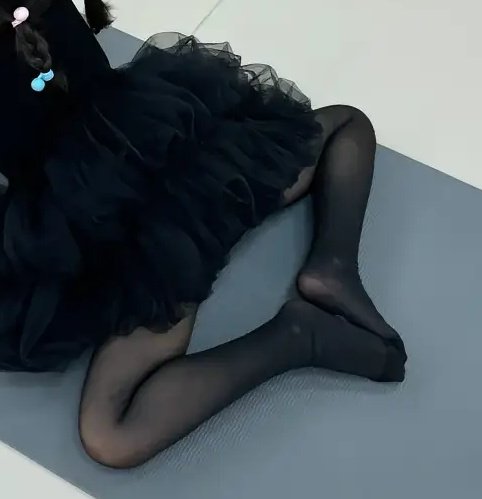 内射后夫人说被玷污了，不给黑丝女鹅我看了，我看着夫人菊花流出的精液，坏笑道，不给就进去咯，她说道不行，这是主人专用，给你看咯，奴化中的小姐姐跟魅惑护士阿姨，真空大衣学生，最后黑丝舞蹈女鹅，护士阿姨带夫人入局开发夫人，夫人被洗脑后带女鹅跟其他人入局 #性奴母女 #肉便器 #堕落 #绿帽
