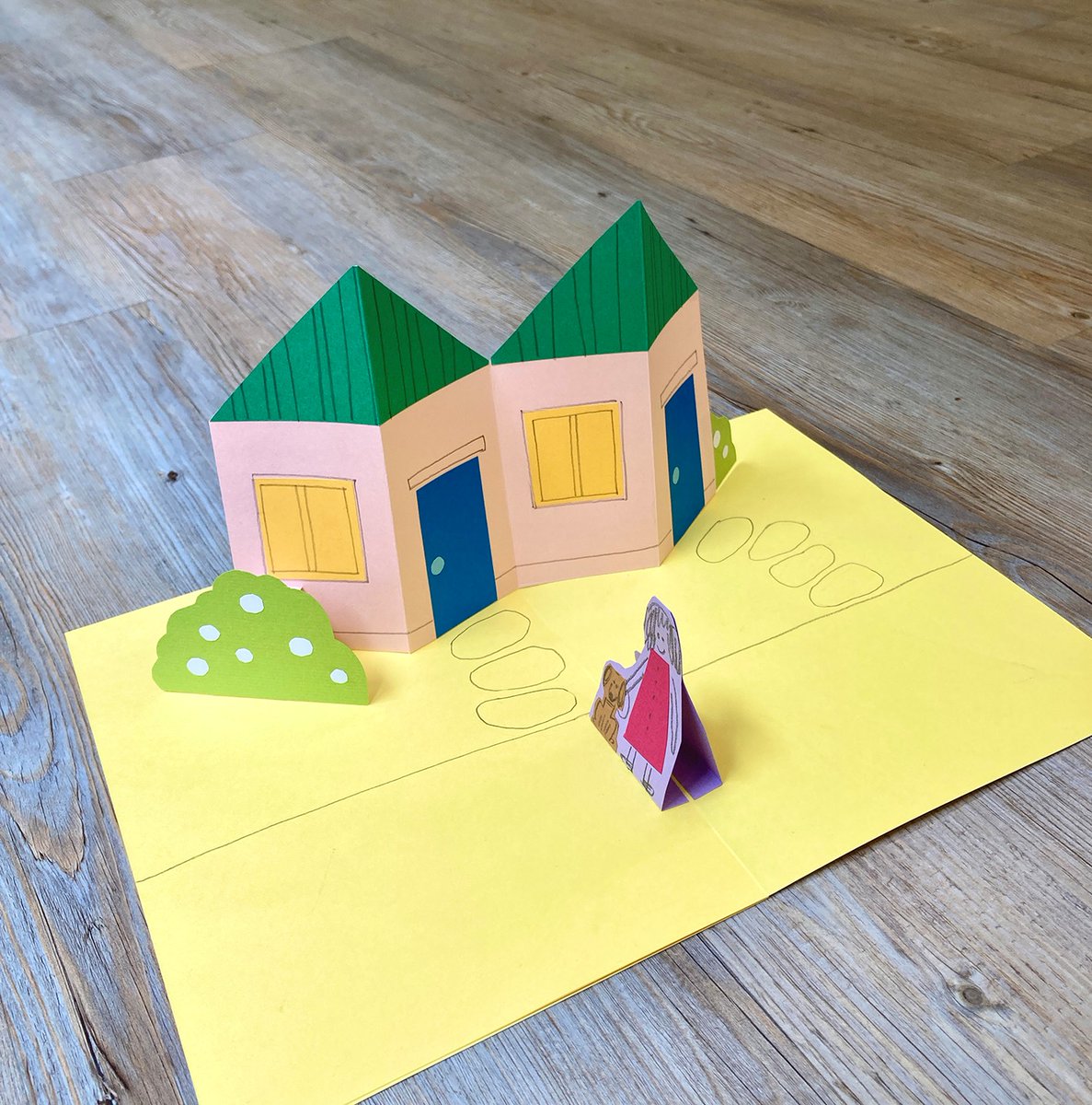 \ 子ども向けワークショップ /
7月26日（土）・27日（日）、小学生向けの絵本づくり講座「しかけ絵本をつくろう」を実施します。2日間で、ジグザグ折りのしかけを使った絵本を作ります。講師は、絵本作家の岡村志満子さんです。
お電話（03-3979-3251）にて受付中です。
city.itabashi.tokyo.jp/artmuseum/4000…