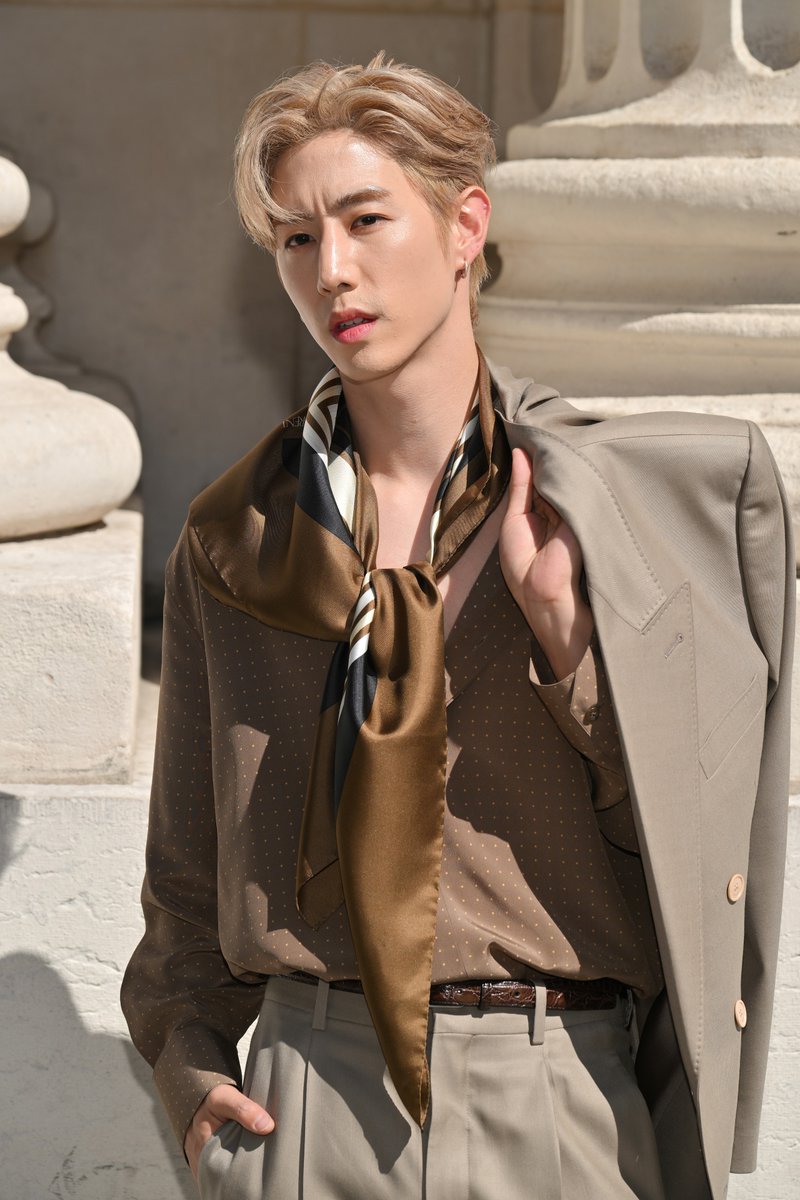 พี่ฝรั่งเสิร์ฟ พี่ฝรั่งตี พี่ฝรั่งตบลงสนาม สาวๆ น็อกไปแล้ว

MARK TUAN AT YSL SS26 PFW
#MarkTuanxYSLSS26 
#ParisFashionWeek 
#SaintLaurent
#MarkTuan #Mark 
#段宜恩 #마크
<a href="/marktuan/">Mark Tuan</a>
<a href="/DNAmngmnt/">Mark Tuan Official</a> 
<a href="/YSL/">SAINT LAURENT</a>
#ไทยรัฐออนไลน์ 
#Thairath_Ent