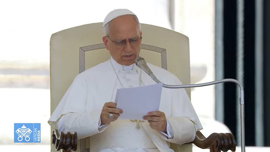 CatholicNewsSvc's tweet image. Lamenting violence & conflict in the Middle East, Pope Leo XIV quotes Isaiah 2:4, "One nation shall not raise the sword against another, nor shall they train for war again." "Let this voice be heard!" he said. Choose dialogue, diplomacy, peace.
