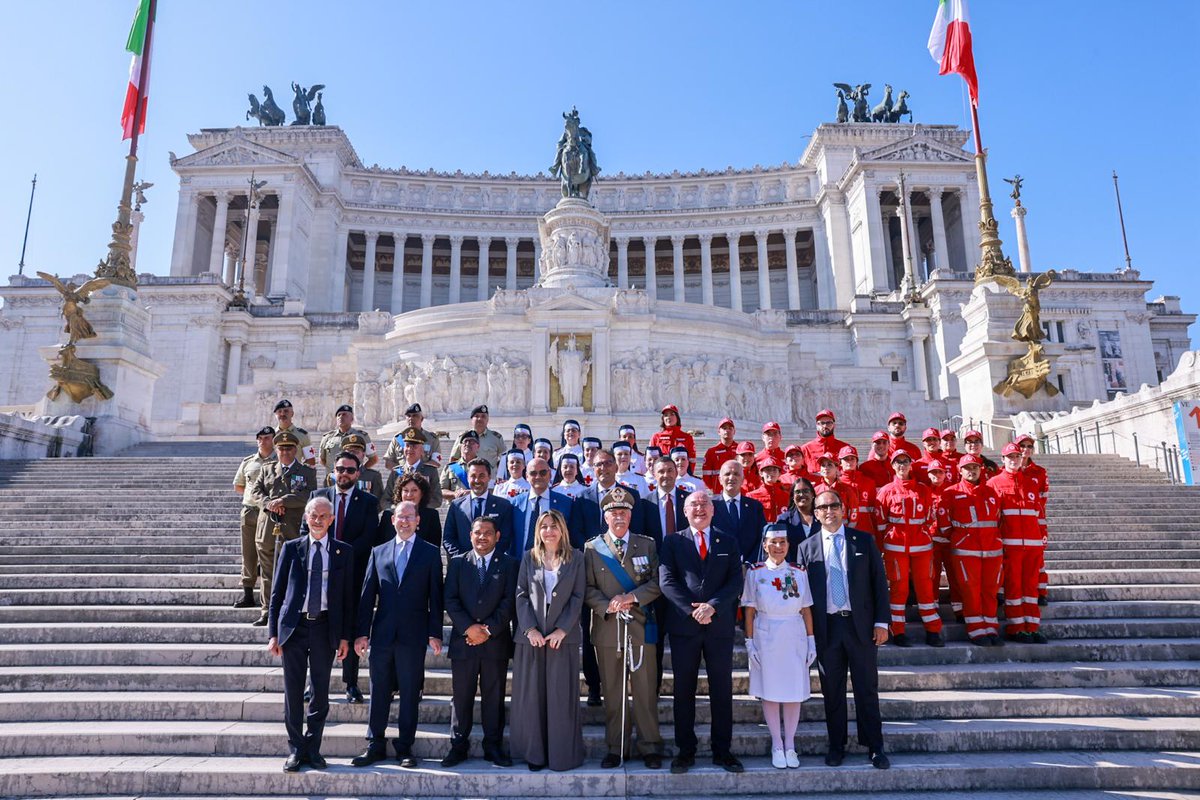 Croce Rossa Italiana (@crocerossa) on Twitter photo Oggi celebriamo i 159 anni del Corpo Militare della CRI.
Ricorre anche il 40° anniversario della concessione della Bandiera ai Corpi della Croce Rossa Italiana.
Il Presidente <a href="/rosariovalastro/">Rosario Valastro</a> si è recato all'Altare della Patria per deporre una corona di alloro al Milite Ignoto. Oggi celebriamo i 159 anni del Corpo Militare della CRI.
Ricorre anche il 40° anniversario della concessione della Bandiera ai Corpi della Croce Rossa Italiana.
Il Presidente <a href="/rosariovalastro/">Rosario Valastro</a> si è recato all'Altare della Patria per deporre una corona di alloro al Milite Ignoto.