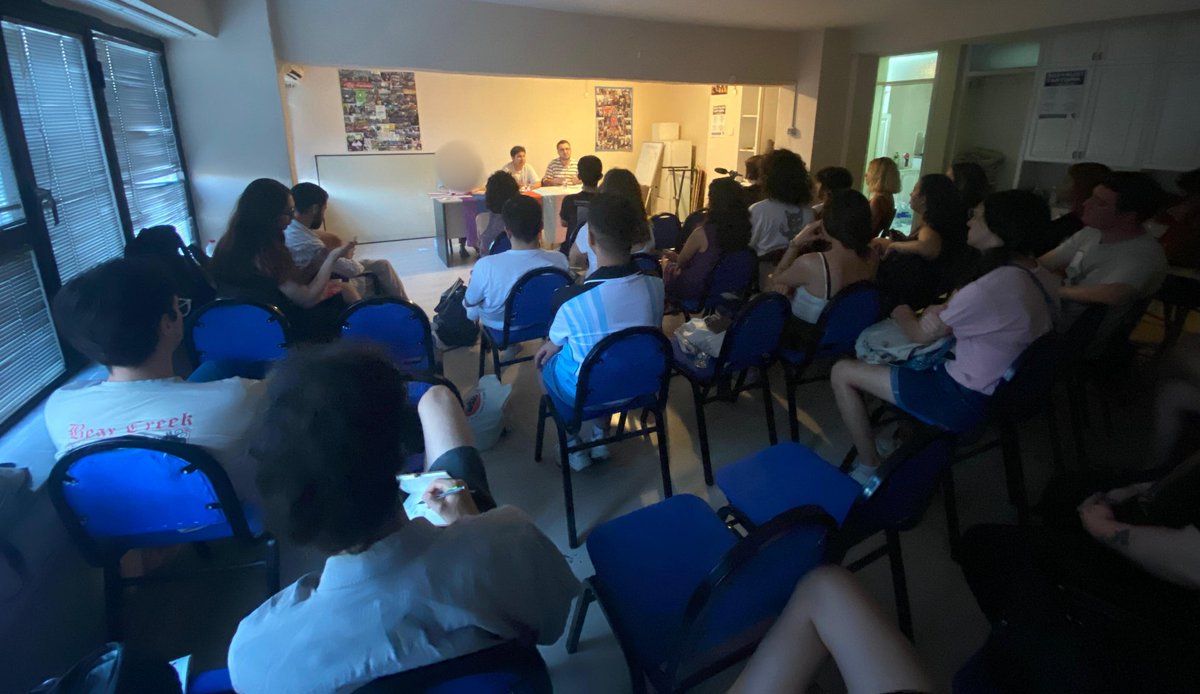 🏳️‍🌈🏳️‍⚧️İzmir Onur Haftası: Tek kişilik yalnızlıklara hapsedilmiyoruz 

kaosgl.org/haber/izmir-on…