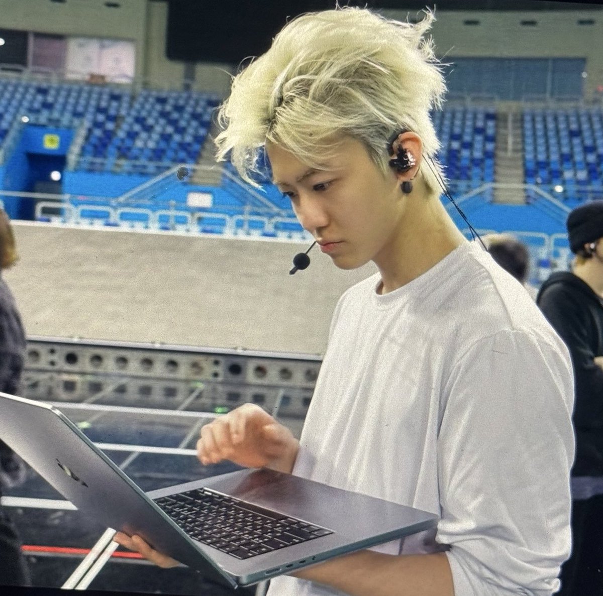 พี่ทำอะไรอยู่คะ

ก็ช่วยหนูเตรียมกดบัตรคอนน้อง…น้องอะไรนะ

น้องดรีมค่ะ

ครับ น้องดรีม