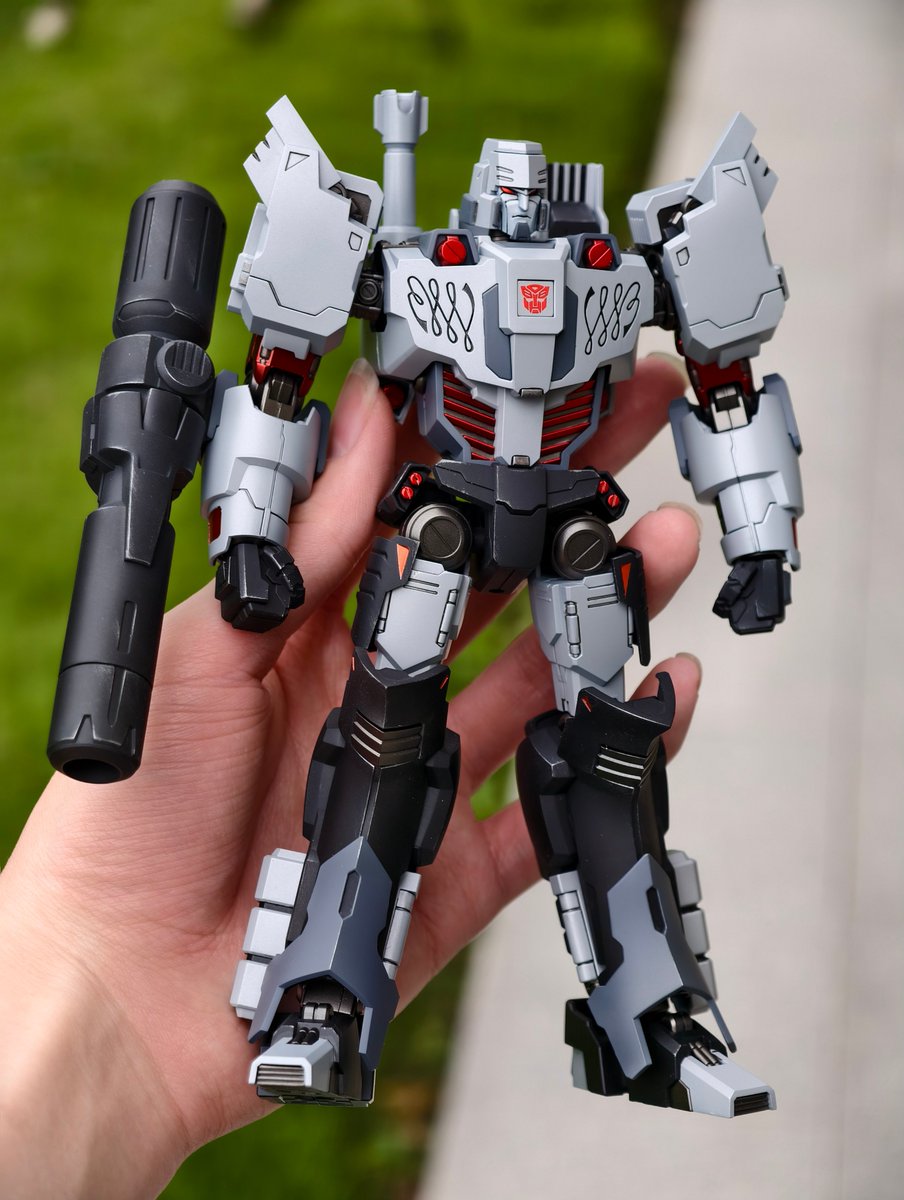 superbonetarn's tweet photo. megatron painting idw ver @flametoys_staff #Transformers #idw 
#flamet https://t.co/pmZYrNGY1a