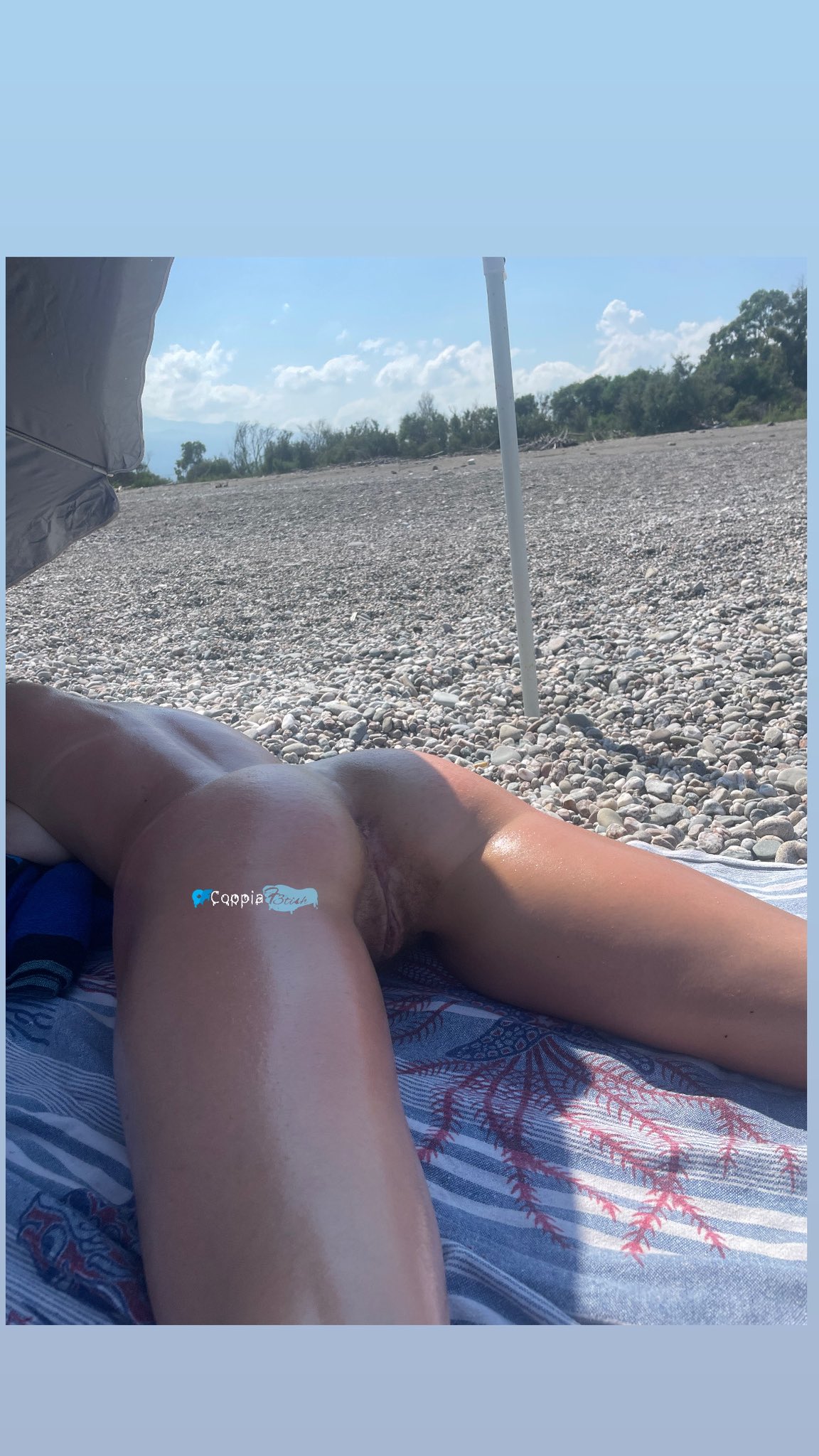 Chi vuole prendere il sole nudo con me?☀️🌶️ #beach #naturist #naked #oil #publicbeach https://t.co/x9aEO2aWu6