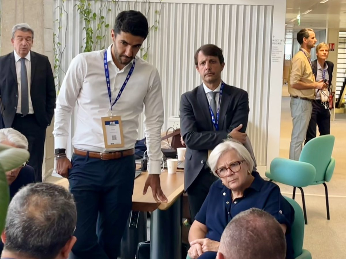 Journée intense à #ImpactPME
Rencontres avec ministres, chefs de partis, décideurs… pour porter la voix des #TPE #PME de la <a href="/CPMEnationale/">CPME</a>.
Nos propositions sont sur la table : cap sur l’action et les territoires !
📸 À suivre en images.
<a href="/ImpactPme/">IMPACT PME</a>