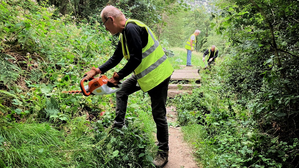 Thanks to the volunteers who braved bloodthirsty midges for our latest footpath stewardship session last night. A thorough fettle of the duckboard path between the old packhorse bridge and one-man bridge. We’ll be back for more next month. Details here: friendsoftheloxleyvalley.com/friends-of-the…