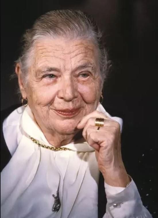 "Je ne pense pas tant à la vieillesse. Je n’ai jamais cru que l’âge soit un critère valable.
Il y a cinquante ans, je ne me sentais pas particulièrement jeune,
et aujourd’hui, je ne me sens pas vieille.
Mon âge change d’heure en heure.

Dans les instants de fatigue, j’ai mille