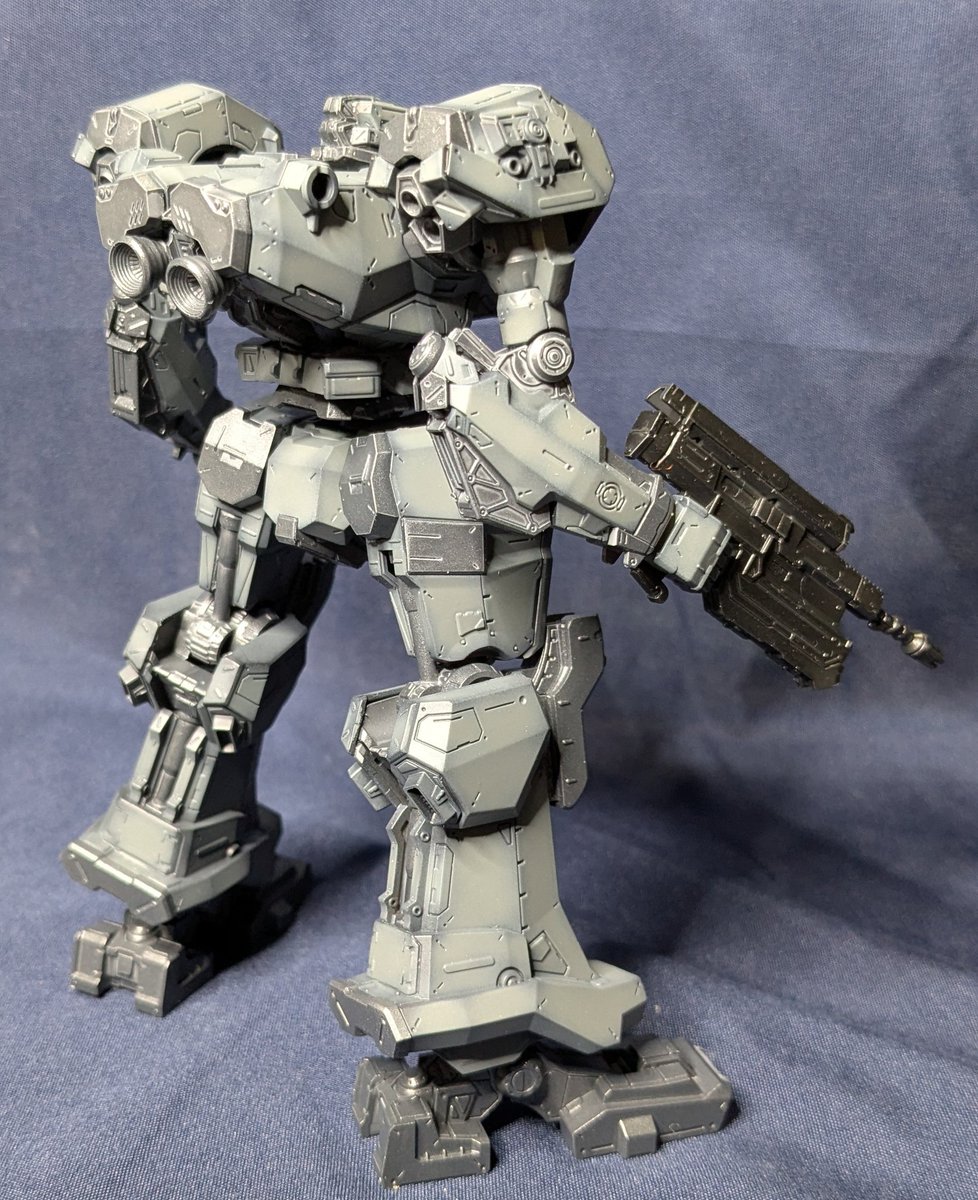katsuya7639's tweet photo. アーマードコア、メランダー基本塗装を完成しました
黒立ち上げです
ウェザリングを明るめで行いたいので、ベースカラーを少し暗くしてしまって雰囲気が違いますが、私はこの色好みだったりします
#アーマードコア6
#MELANDER https://t.co/ZrG11c7lw4