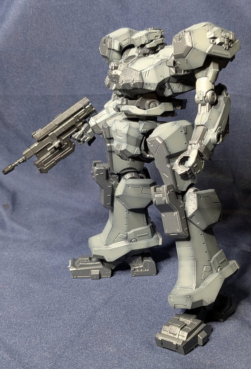 katsuya7639's tweet photo. アーマードコア、メランダー基本塗装を完成しました
黒立ち上げです
ウェザリングを明るめで行いたいので、ベースカラーを少し暗くしてしまって雰囲気が違いますが、私はこの色好みだったりします
#アーマードコア6
#MELANDER https://t.co/ZrG11c7lw4
