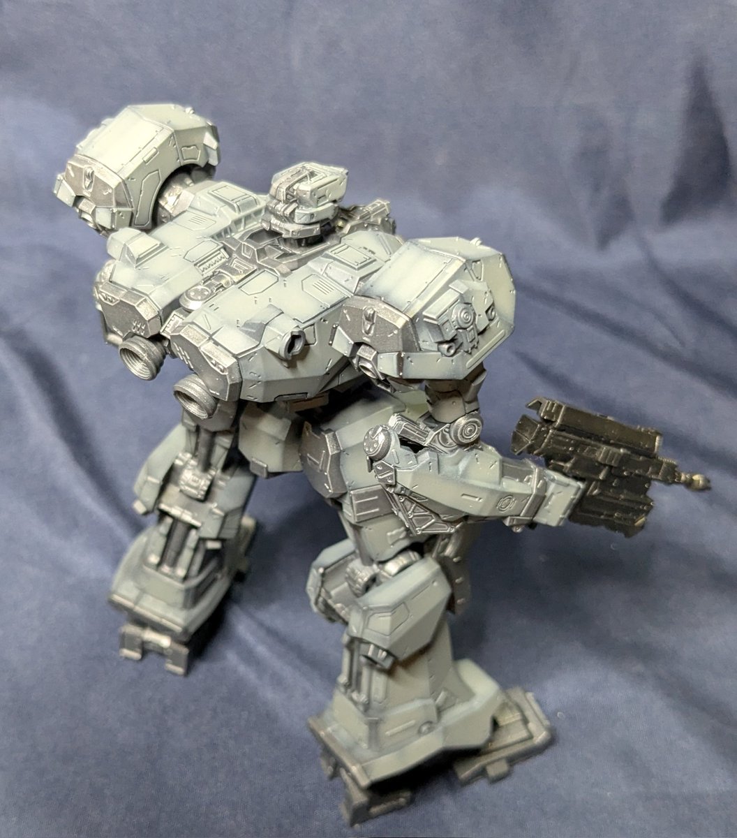 katsuya7639's tweet photo. アーマードコア、メランダー基本塗装を完成しました
黒立ち上げです
ウェザリングを明るめで行いたいので、ベースカラーを少し暗くしてしまって雰囲気が違いますが、私はこの色好みだったりします
#アーマードコア6
#MELANDER https://t.co/ZrG11c7lw4