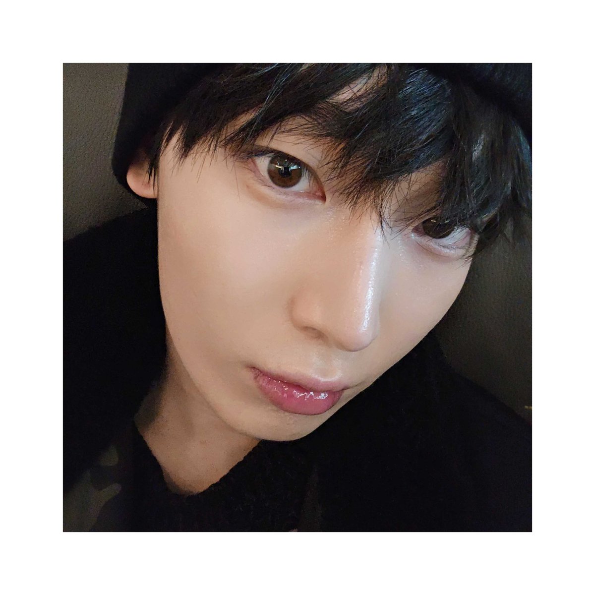 sunsun00rise's tweet photo. #heesun few tweets au pt. 3

most of Kloe's time is to attend every invitation his idol had - not knowing Hugo had his eyes on him.

PLOT:  he can't find his favorite fansite https://t.co/tUKnEam4Dd