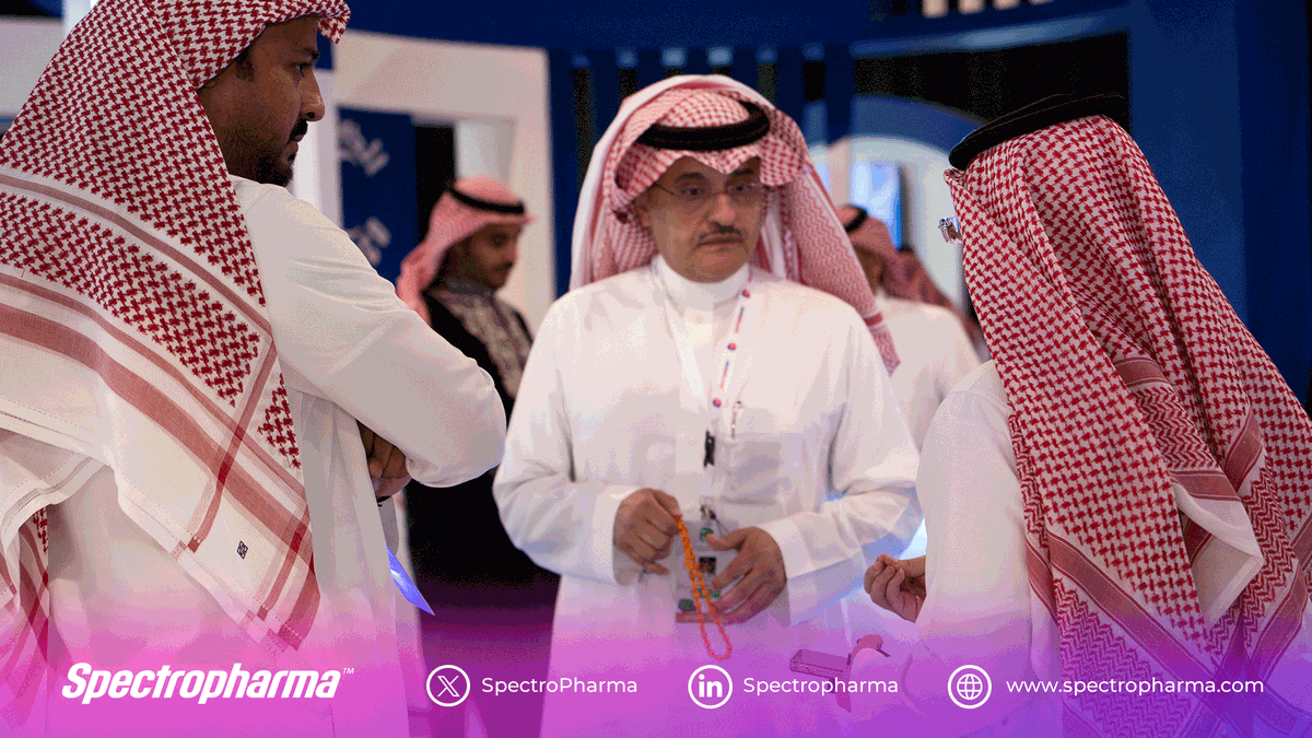 spectropharma's tweet photo. لقطات من زيارات الحضور لجناح #سبكتروفارما خلال #منتدى_الصناعة_السعودي ، للتعرف على مشاريع الشركة وبحث سبل التعاون لدعم وتطوير القطاع الدوائي في المملكة.

#Spectropharma 
#SIF2025 https://t.co/Mgh74D3pok