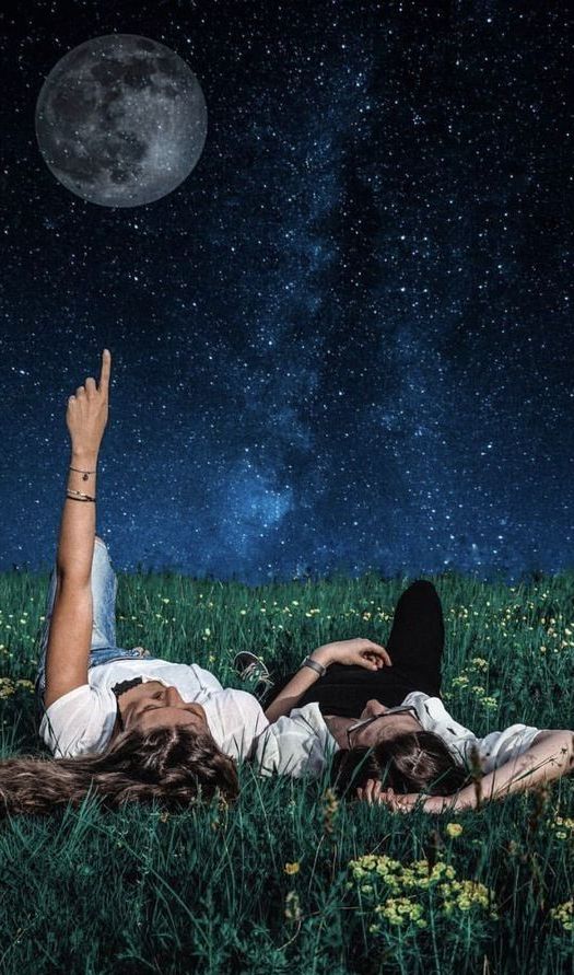 _Being_Benign's tweet image. Find me in the dusk
Where the sun moves to chicory blue hours
And pools as a honeyed ball
Beyond the horizon
We'll sculpt castles in starscape
So I can tuck what-ifs in the fringes of night
These hangings will look like lunar dreams
And I'll slide these in my pockets
#vss365