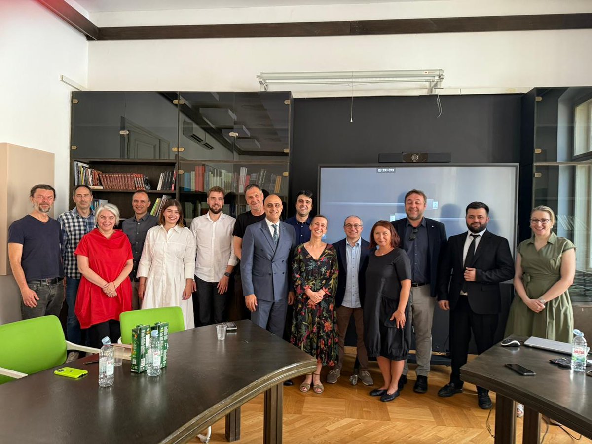 Azərbaycan və Xorvatiyanın mədəni və yaradıcı sənaye nümayəndələri arasında əməkdaşlıq görüşləri keçirilib.

Ətraflı: culture.gov.az/s/t2BxcbI

#Azərbaycan #MədəniyyətNazirliyi #mədəniyyət