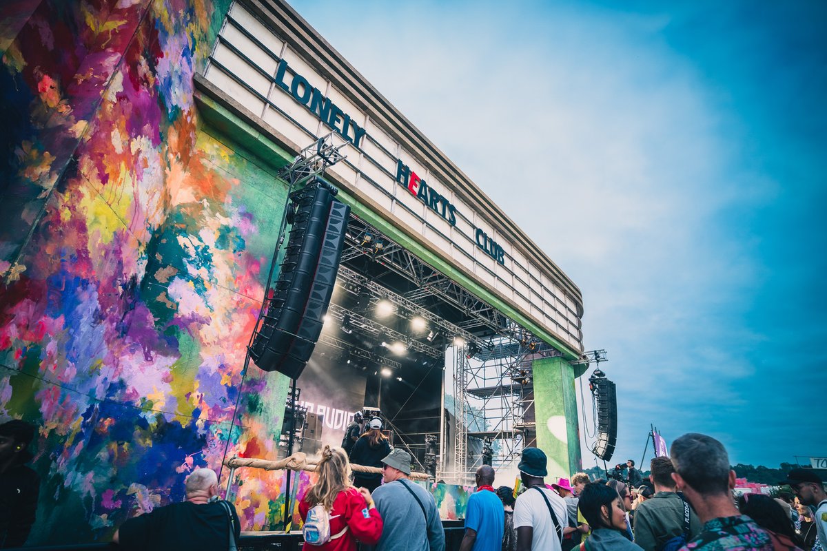 Glastonbury is here! 🌈

Throwing it back to NSL's impressive Void Acoustics deployment on the Lonely Hearts Club stage at Glastonbury 2024.

#VoidAcoustics #HearFeelConnect #Glastonbury