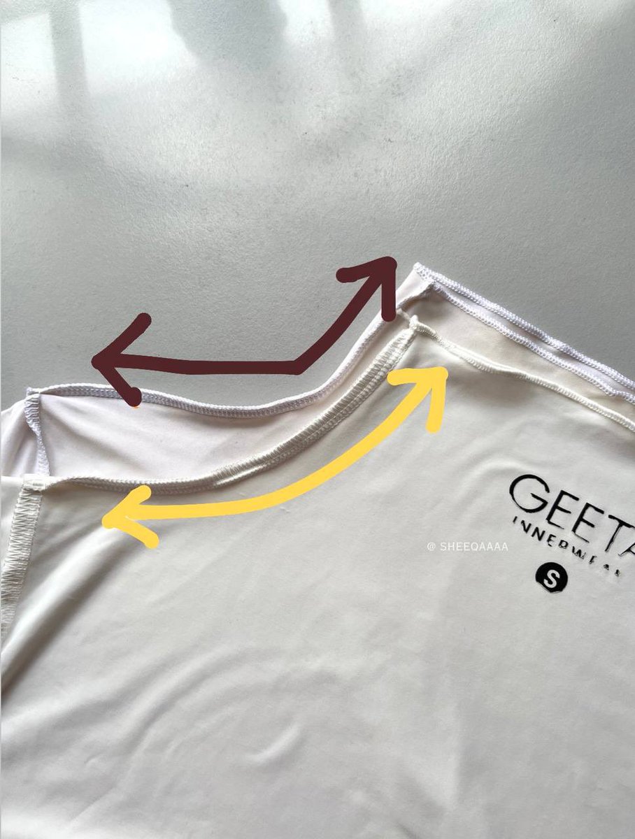 sheeqaaaa's tweet photo. Comparison between Airism &amp; Geeta in terms of the neckline 👇🏼

Uniqlo punya turtleneck tu lagi tinggi dari Geeta &amp; Gene Martino, tak senang melorot. https://t.co/WEoa3TwQTj