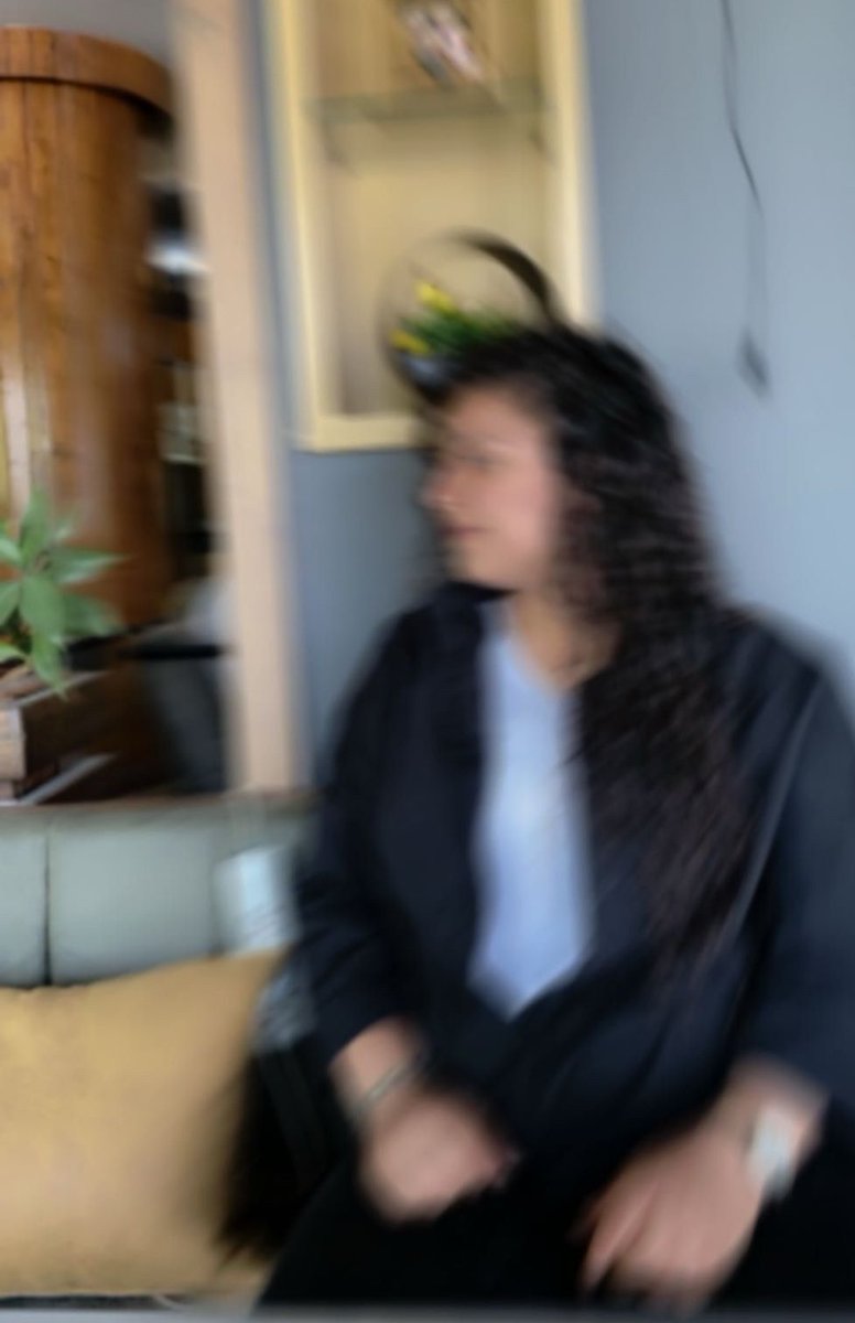 Ne çıkar yanımda olmasan! Kalbim senden ibaret değil mi?" Uzaktan sevmek zor"demişsin?Etme sevdiğim...Görmeden sevmek ibadet değil mi?C.S.