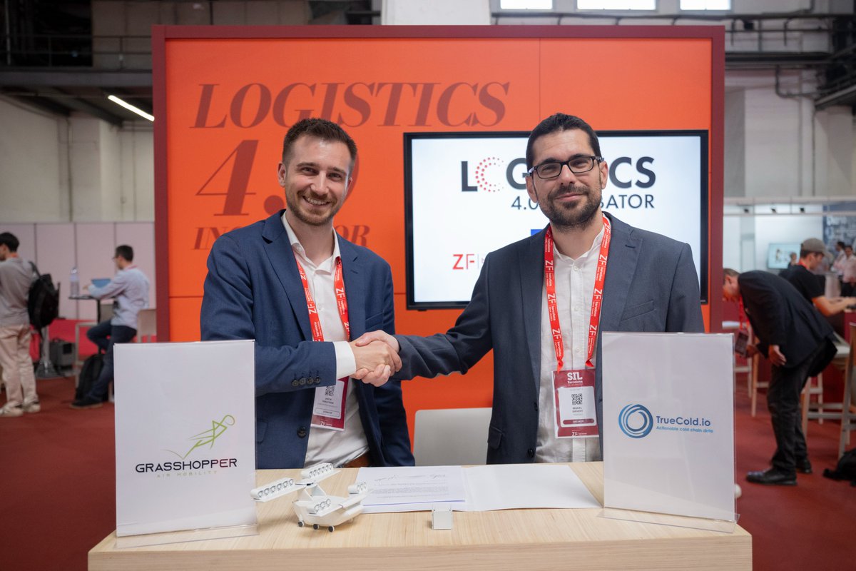 Consorci de la Zona Franca de Barcelona (@consorcizf) on Twitter photo ¡Celebramos la colaboración en el ecosistema #Logistics40Incubator🔝! Durante el <a href="/SILBarcelona/">SIL Barcelona</a>, nuestras incubadas #GrasshopperAirMobility y #Truecold firmaron un acuerdo estratégico para revolucionar la logística de productos farmacéuticos y sensibles a la temperatura.
Esta ¡Celebramos la colaboración en el ecosistema #Logistics40Incubator🔝! Durante el <a href="/SILBarcelona/">SIL Barcelona</a>, nuestras incubadas #GrasshopperAirMobility y #Truecold firmaron un acuerdo estratégico para revolucionar la logística de productos farmacéuticos y sensibles a la temperatura.
Esta
