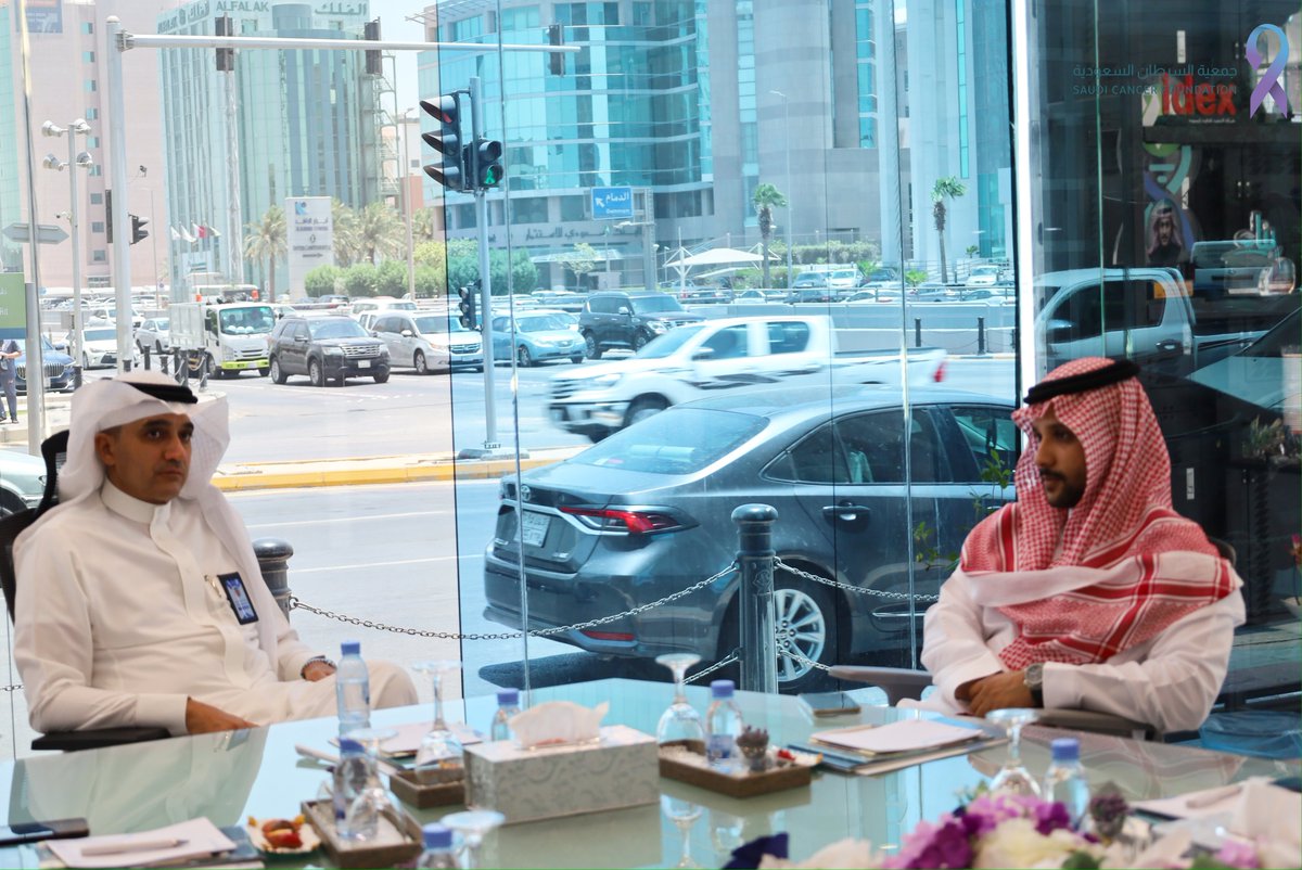 SaudiCancerF's tweet photo. #خبر|🗞️ 

استقبل المدير التنفيذي لجمعية السرطان السعودية الأستاذ عصام بن أحمد الجعفري  الأستاذ إبراهيم بن نهار الخزيّم للاطلاع على برامج ومشاريع الجمعية الخيرية 

تأتي هذه الزيارة في إطار الاهتمام بدعم العمل الإنساني وبحث سبل المساهمة في تعزيز الخدمات المقدمة #لمرضى_السرطان https://t.co/SxuOGhaXNg