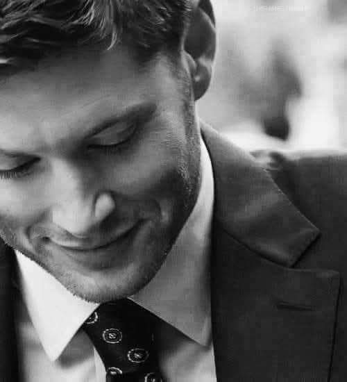 لكل منا وجع.💔...البعض يعبر عنه بصمت🤐 والآخر يخفيه بابتسامة...