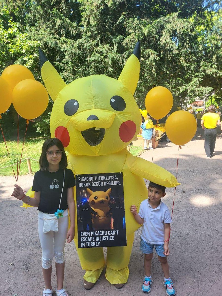 arifyavuznl's tweet photo. Büyük küçük demeden hepimiz buradayız. Hak, hukuk, adalet için…#StrasbourgMeetingForJustice
#StrazburgAdaletBuluşması https://t.co/tV8tOGHWGB