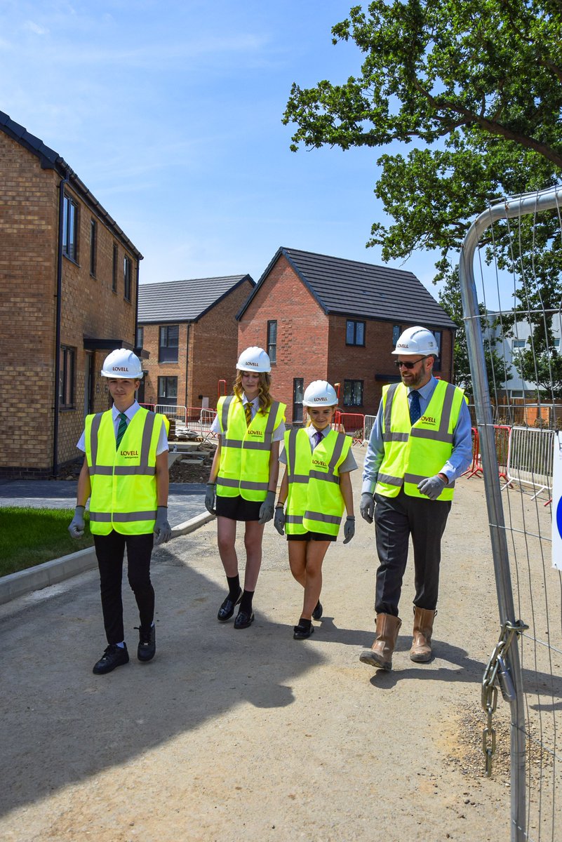 Year 9 students from Springwood School visited our Florence Fields development last week, being constructed by <a href="/Lovell_UK/">Lovell</a> 

ℹ west-norfolk.gov.uk/news/article/1…