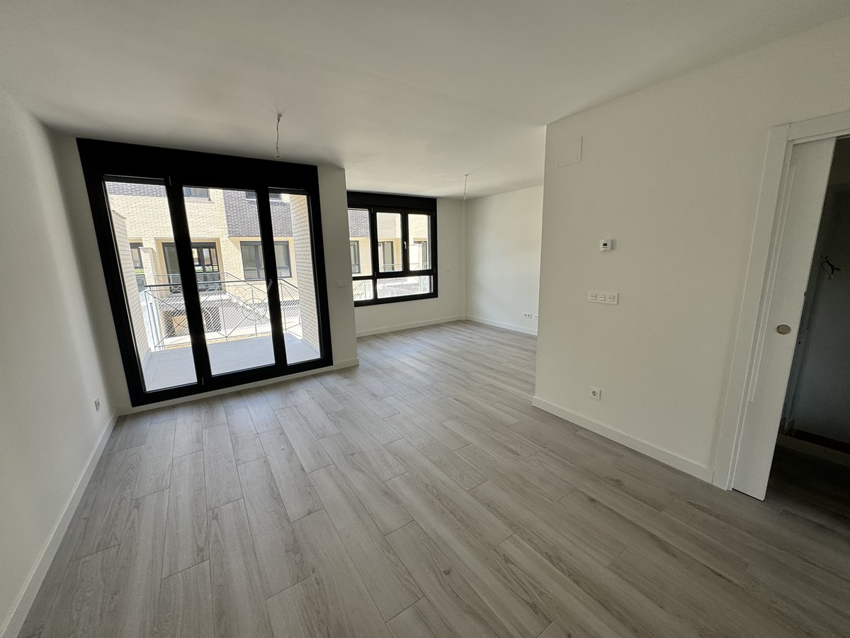 ¡ÚLTIMOS CHALETS A LA VENTA en la Candamia!
Entre el parque de la Candamia y el nuevo centro comercial de la Granja. Con aerotermia y suelo radiante/refrescante.
PRÓXIMA ENTREGA. 🔑🏡
Infórmate en nuestras oficinas o en nuestra página web:
inmobiliariar3.com/es/promo-20