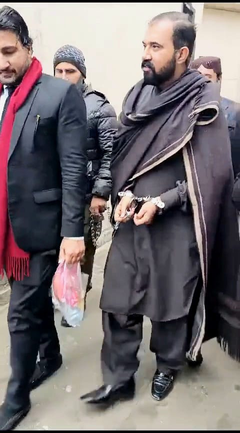 Ismail Barozai (@ismailkakarr) on Twitter photo افسوس تو یہ ہورہاہے کہ جس بندے نے اپنی جان کی پرواہ کئے بغیر خان صاحب کی رہائی کے لیے گولیوں کا سامنا ان کے دوست شہید ہوئے جیل کاٹی آج آن کو ٹارگٹ کیا جارہا ہے اور جو لوگ یہ کررہے ہیں وہ تو اس دن گھر سے نہیں نکلے یا آدھے رستے سے بھاگ گئے
<a href="/MeFixerr/">Salar Sultanzai</a> افسوس تو یہ ہورہاہے کہ جس بندے نے اپنی جان کی پرواہ کئے بغیر خان صاحب کی رہائی کے لیے گولیوں کا سامنا ان کے دوست شہید ہوئے جیل کاٹی آج آن کو ٹارگٹ کیا جارہا ہے اور جو لوگ یہ کررہے ہیں وہ تو اس دن گھر سے نہیں نکلے یا آدھے رستے سے بھاگ گئے
<a href="/MeFixerr/">Salar Sultanzai</a>