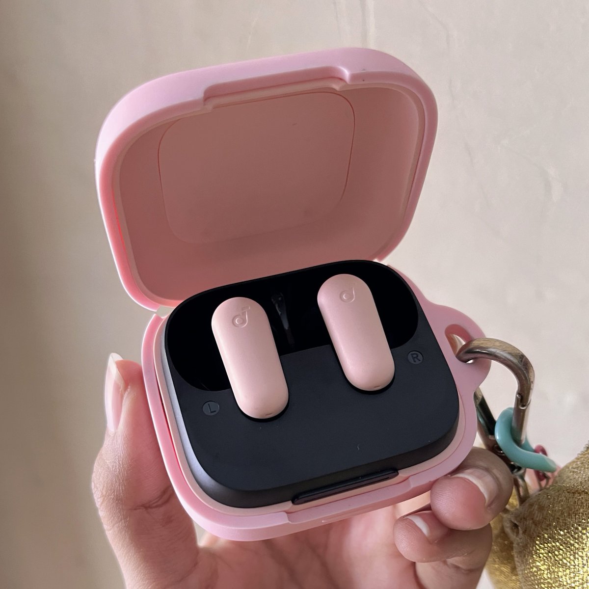 strrowbeyi's tweet photo. gamau gatekeeping tws ini karena…

UDAH TIGA MINGGU BATRENYA MASIH 100%?!?!?! ada noice cancellingnya juga lagi😭👍🏻

literally belum pernah gue charger semenjak beli😭🫵🏻 https://t.co/rMjXa7oez3