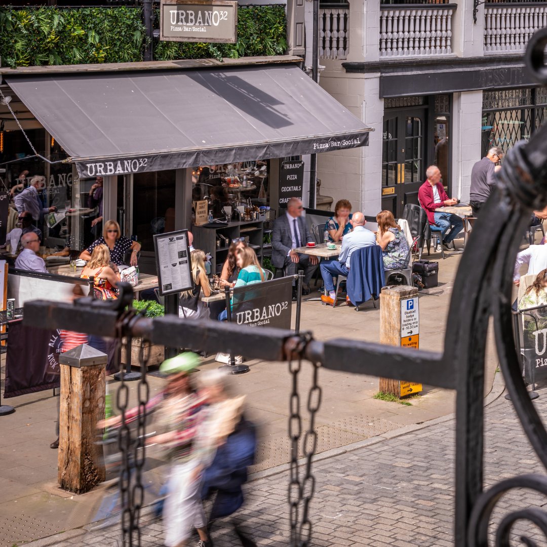 ChesterBID's tweet image. AL FRESCO SEASON IS HERE - and it’s never looked better! 🍕🌞
From sun-drenched courtyards to bustling spots on the high street, the city is packed with stunning places to eat, drink and unwind outdoors.
📍 @urbano32chester
👉 chesterbid.co.uk/discover/enjoy…
#Chester #Summer #UK