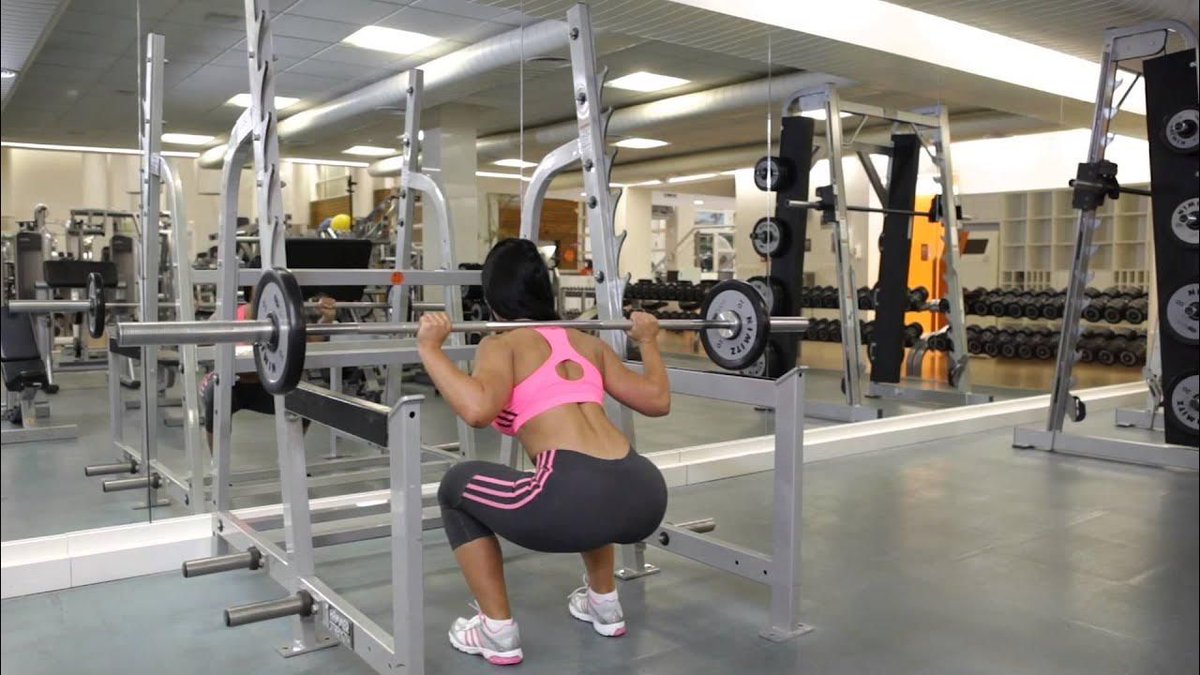 reisquarteu's tweet image. #Agachamento com Barra Livre - Exercício para #Coxa: youtu.be/GXlJYdZImU4 #BackSquat #Fitness #Musculação